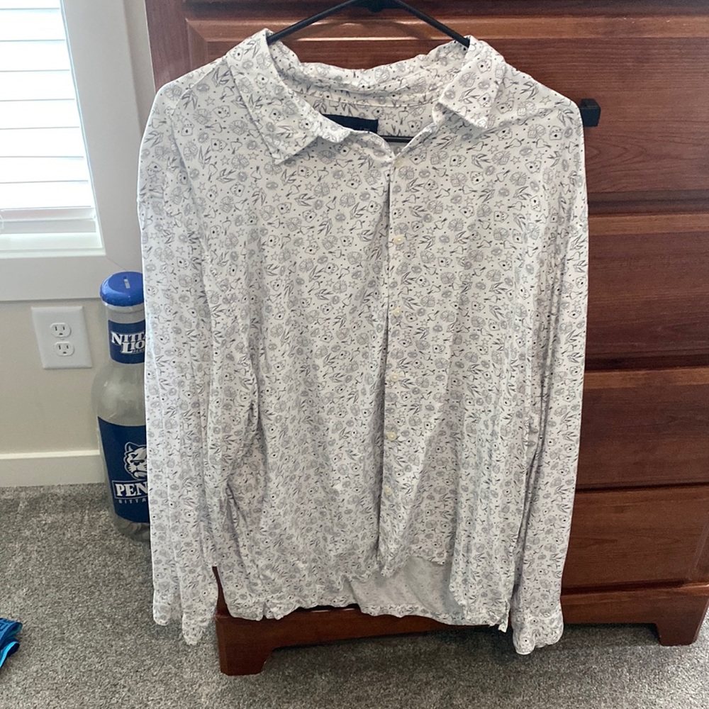 Lightweight cotton dress shirt